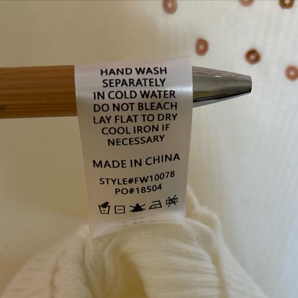 Fate Cream Sequin Sweater size Large - Picture 8 of 9